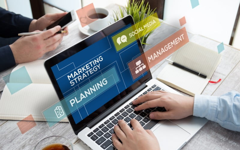Quy trình tư vấn marketing giúp doanh nghiệp xây dựng chiến lược Reels Marketing phù hợp với mục tiêu kinh doanh và đối tượng khách hàng.