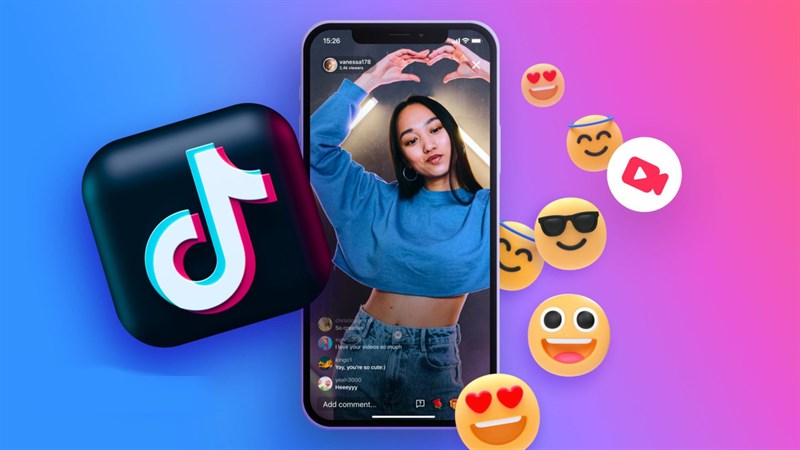 Host livestream giới thiệu sản phẩm trong phiên bán hàng TikTok Shop.