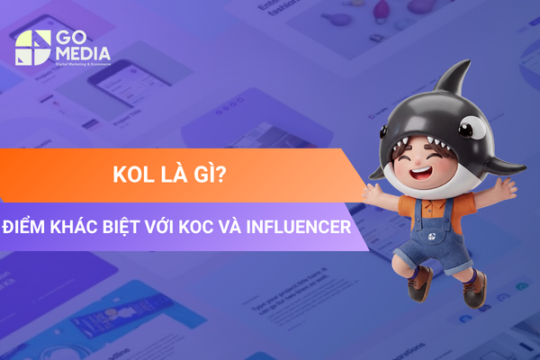 KOL đang quay video giới thiệu sản phẩm bằng điện thoại trong studio để thực hiện chiến dịch marketing thương hiệu.